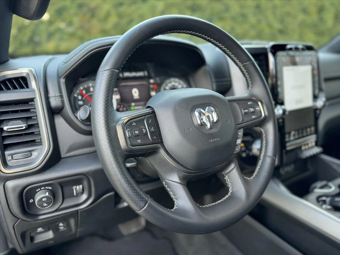 Dodge RAM 1500 5.7 Sport Crew Cab Night Edition, снимка 12 - Автомобили и джипове - 54500064