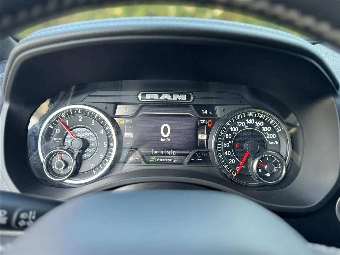 Dodge RAM 1500 5.7 Sport Crew Cab Night Edition, снимка 13 - Автомобили и джипове - 54500064