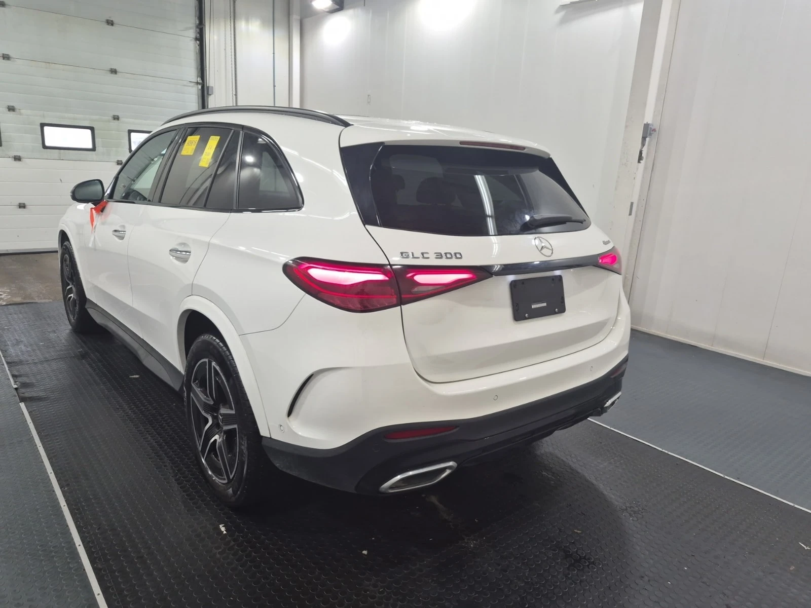 Mercedes-Benz GLC 300 AMG Line * CARFAX * От Mercedes * , снимка 5 - Автомобили и джипове - 55821147