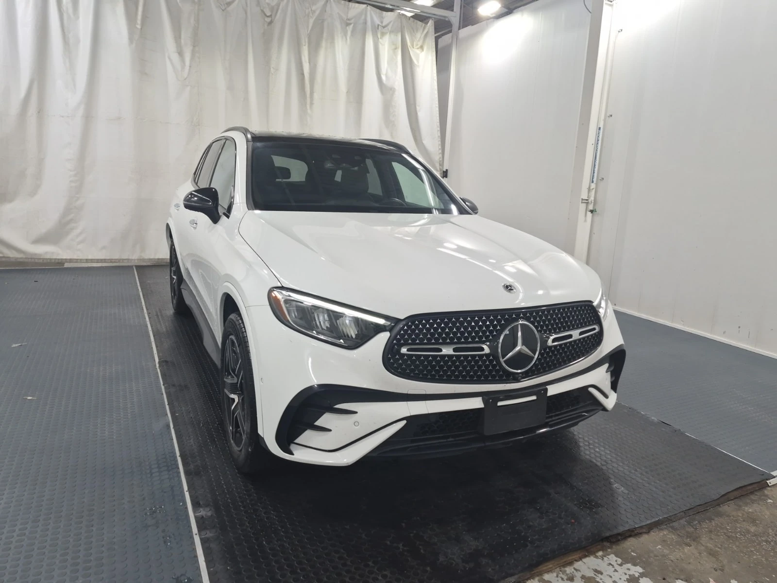 Mercedes-Benz GLC 300 AMG Line * CARFAX * От Mercedes * , снимка 2 - Автомобили и джипове - 55821147