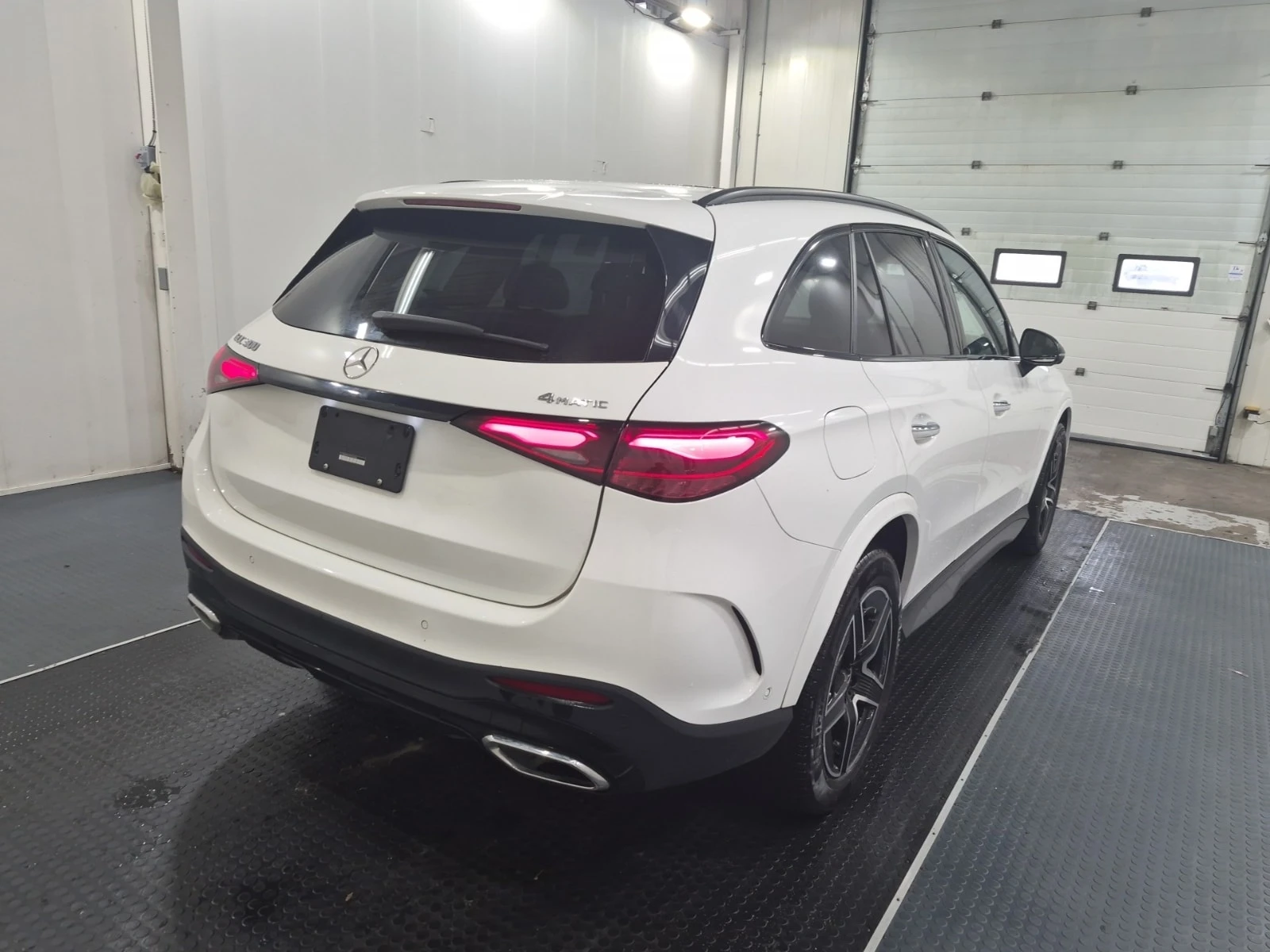 Mercedes-Benz GLC 300 AMG Line * CARFAX * От Mercedes * , снимка 3 - Автомобили и джипове - 55821147