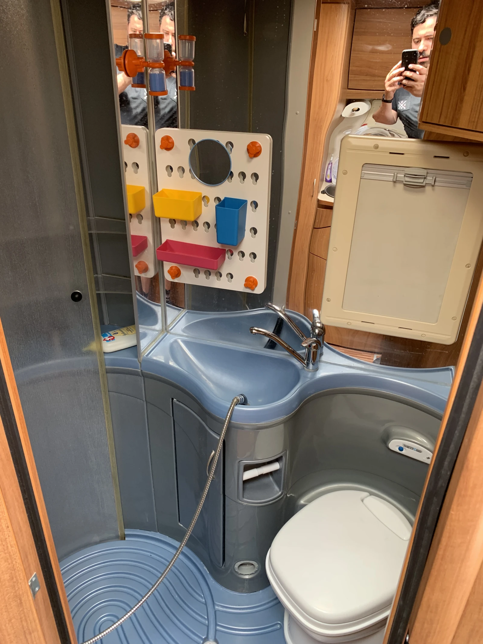 Кемпер Euramobil 660 HB, снимка 8 - Каравани и кемпери - 53944159