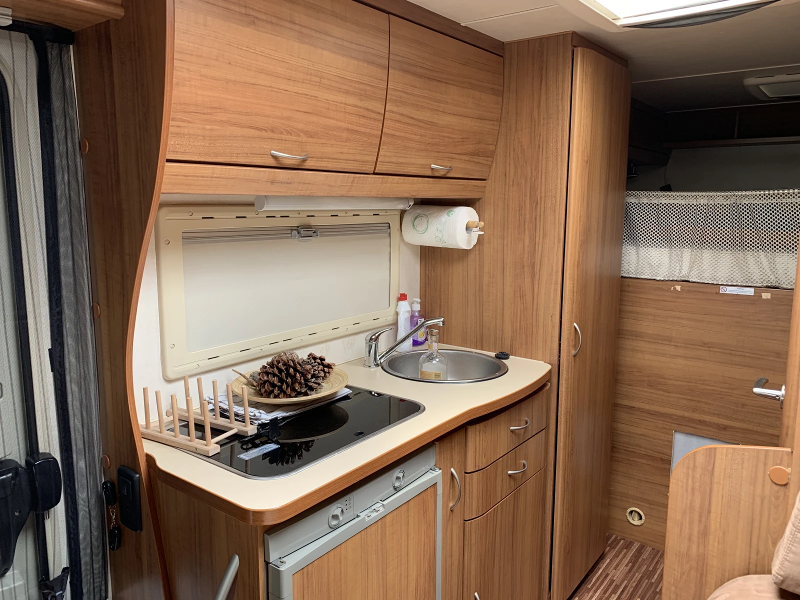 Кемпер Euramobil 660 HB, снимка 15 - Каравани и кемпери - 53944159