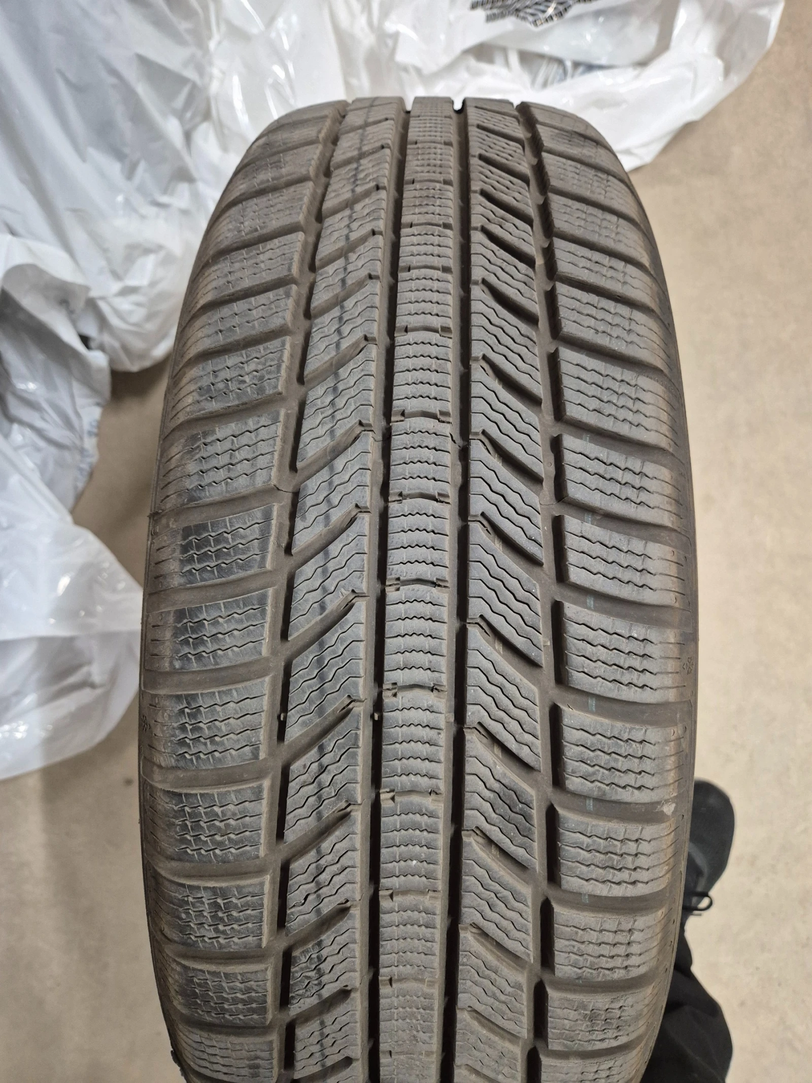Гуми Зимни 225/60R18, снимка 5 - Гуми и джанти - 54746456