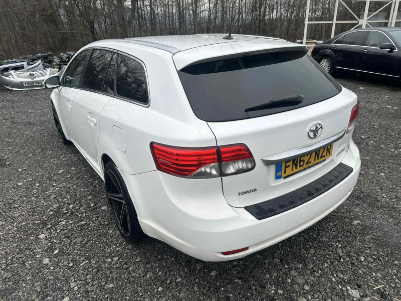 Toyota Avensis 2.0 124кс 2012г Facelift  Навигация, снимка 5 - Автомобили и джипове - 52982330