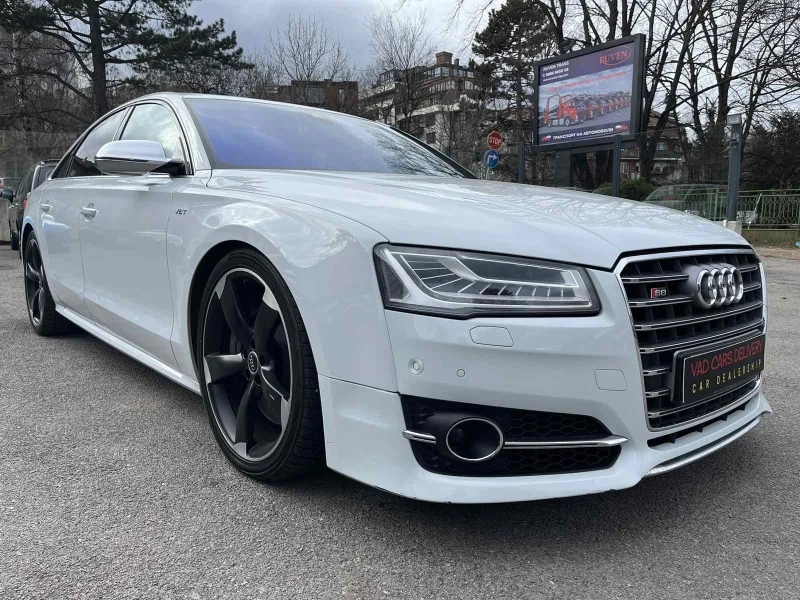 Audi S8 4.0TFSI/ГОТОВ ЛИЗИНГ/B&O/MATRIX/3xTV/EXCLUSIVE/, снимка 3 - Автомобили и джипове - 44613827