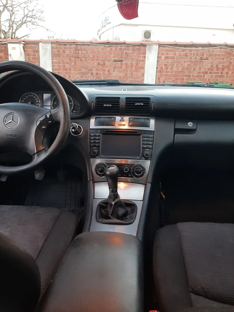 Mercedes-Benz C 200, снимка 3 - Автомобили и джипове - 49471516