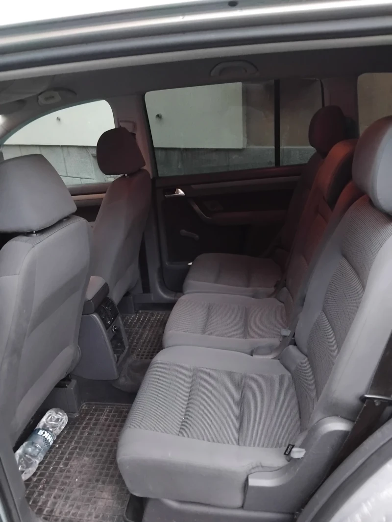 VW Touran, снимка 12 - Автомобили и джипове - 52379041