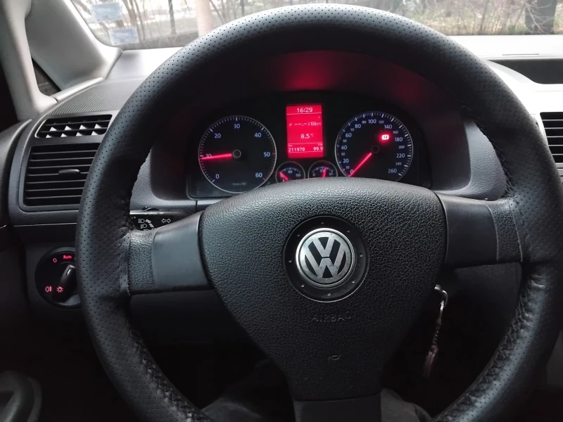 VW Touran, снимка 2 - Автомобили и джипове - 52379041