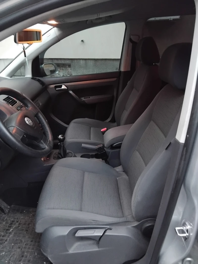 VW Touran, снимка 13 - Автомобили и джипове - 52379041