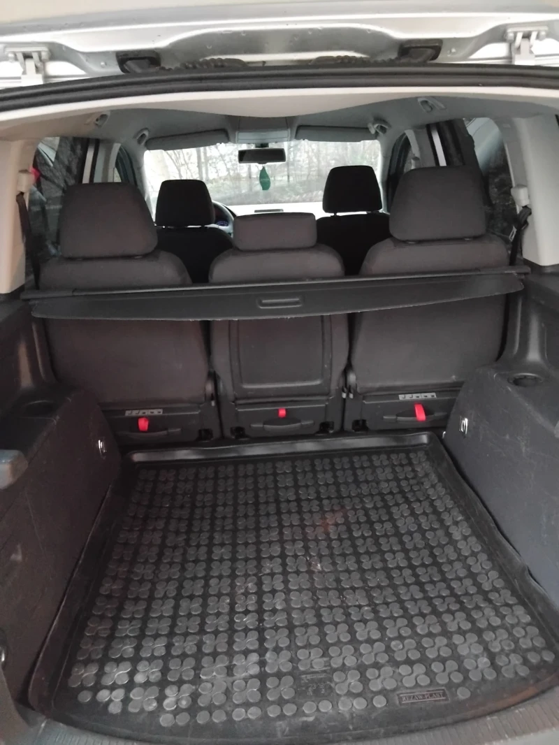 VW Touran, снимка 6 - Автомобили и джипове - 52379041