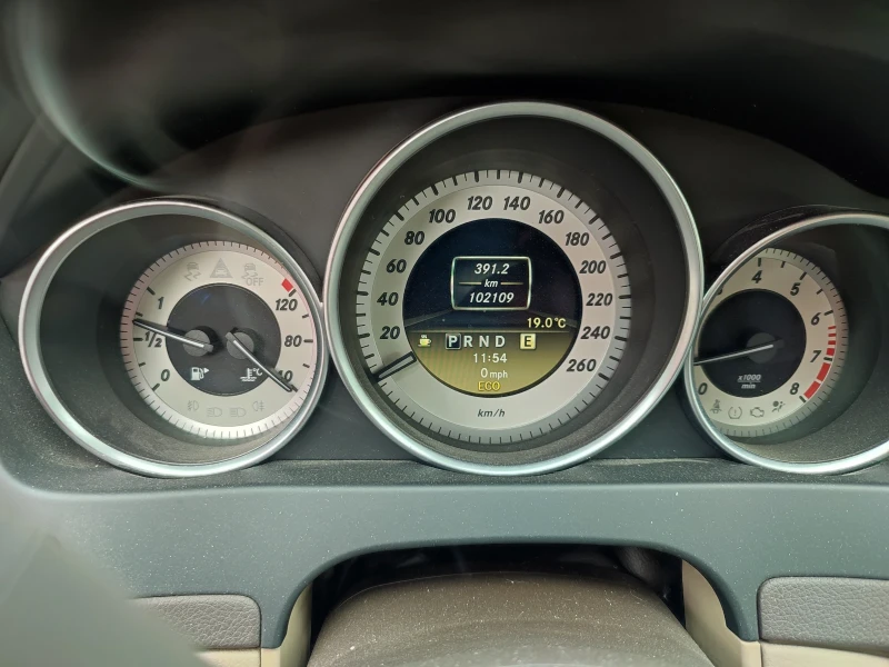 Mercedes-Benz C 180 1.8 CGI BlueEfficiency , снимка 9 - Автомобили и джипове - 52026193