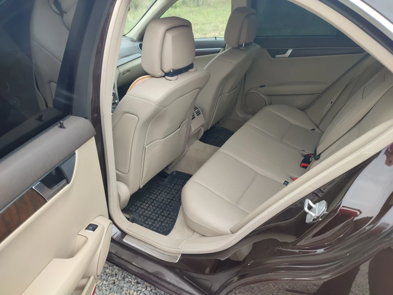 Mercedes-Benz C 180 1.8 CGI BlueEfficiency , снимка 6 - Автомобили и джипове - 52026193