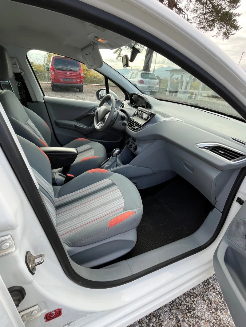 Peugeot 208 1.4 , снимка 12 - Автомобили и джипове - 52343644