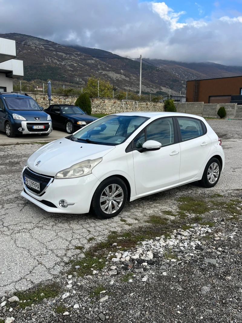 Peugeot 208 1.4 , снимка 4 - Автомобили и джипове - 52343644