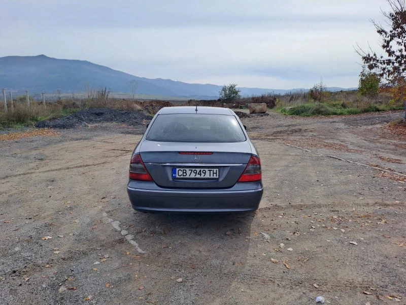 Mercedes-Benz E 220, снимка 4 - Автомобили и джипове - 52359604