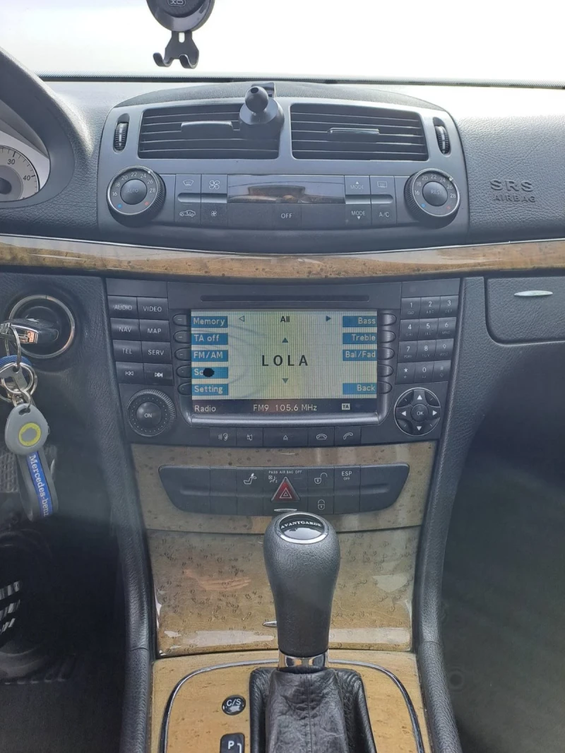 Mercedes-Benz E 220, снимка 7 - Автомобили и джипове - 52359604