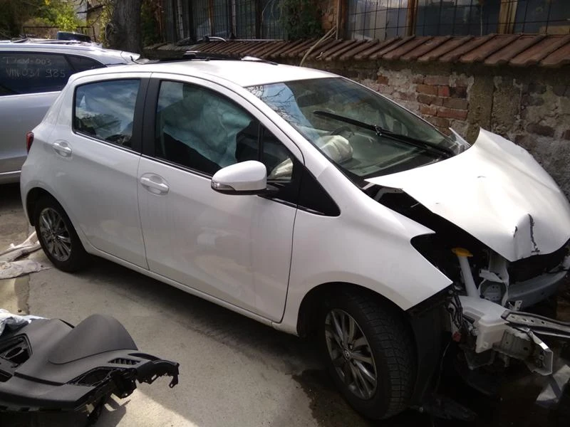 Toyota Yaris, снимка 3 - Автомобили и джипове - 30509684