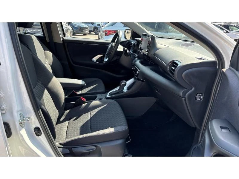 Toyota Yaris 1.5HSD TREND, снимка 6 - Автомобили и джипове - 56304364