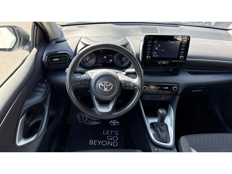 Toyota Yaris 1.5HSD TREND, снимка 9 - Автомобили и джипове - 56304364