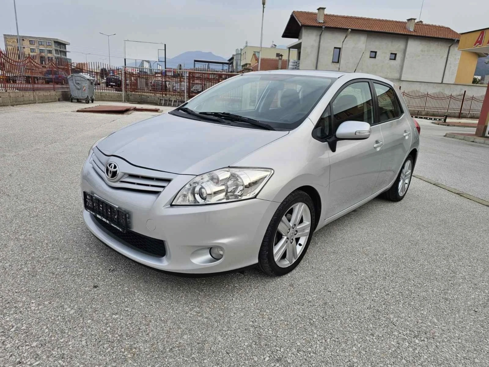 Toyota Auris 1.4D-4D/90к.с./FACELIFT - изображение 2