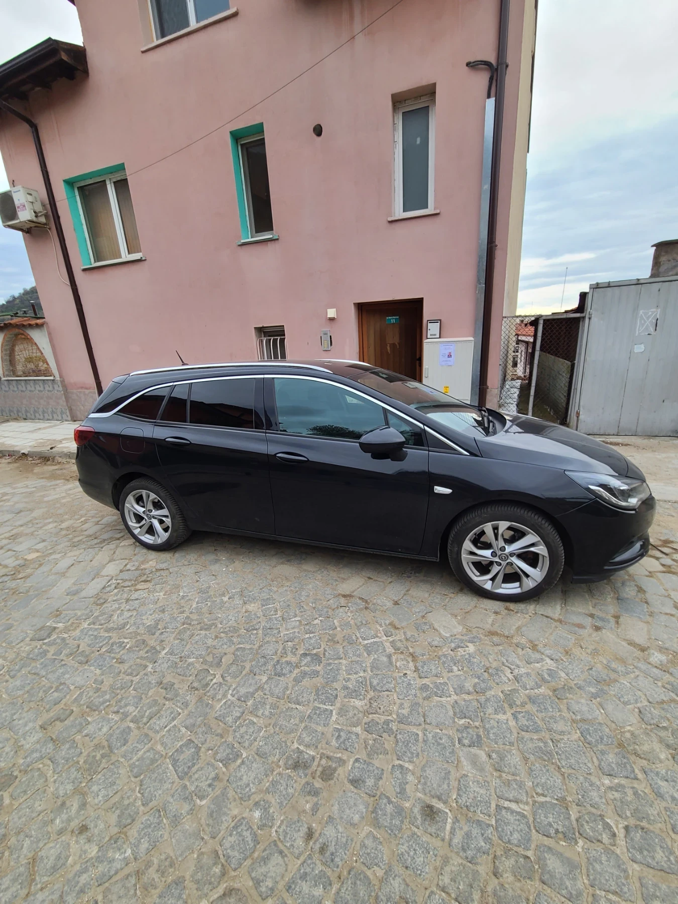 Opel Astra 1.6 cdti 136hp sports tourer автоматик  - изображение 10