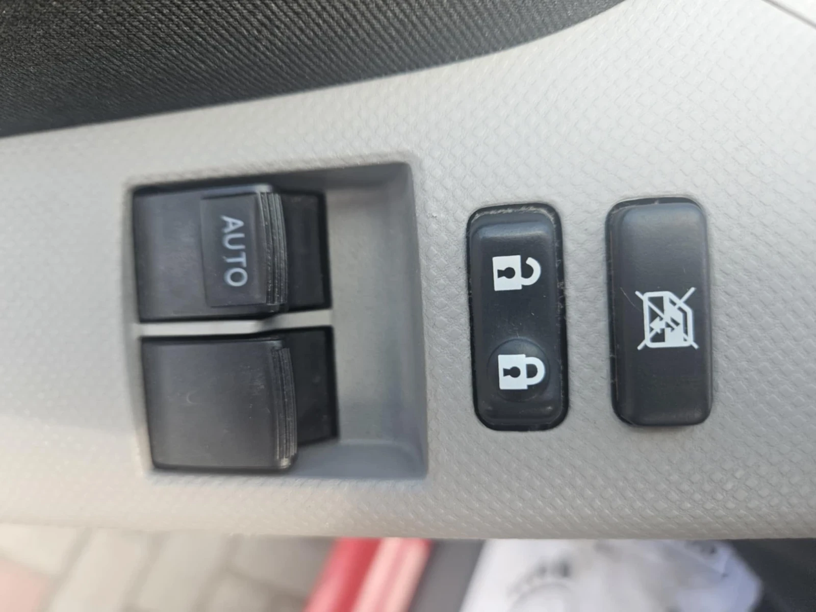 Toyota Yaris 1.0 Facelift - изображение 5