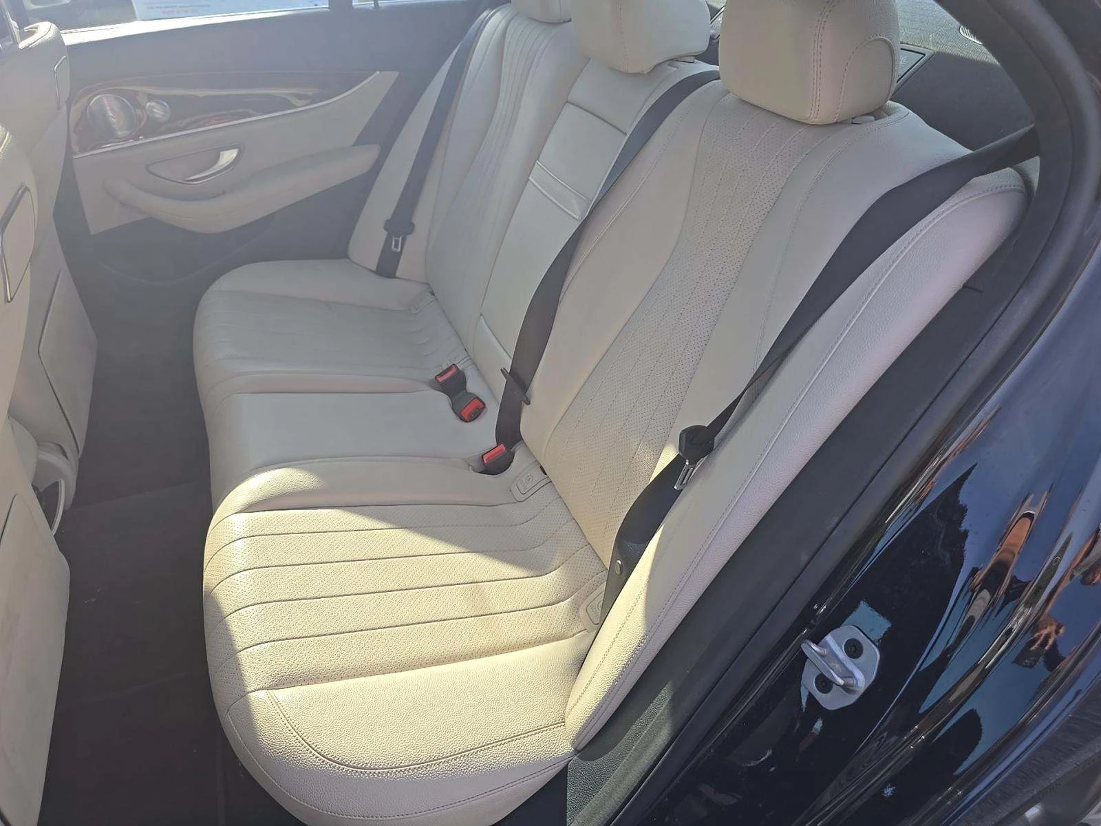 Mercedes-Benz E 450 4MATIC Sedan - изображение 9