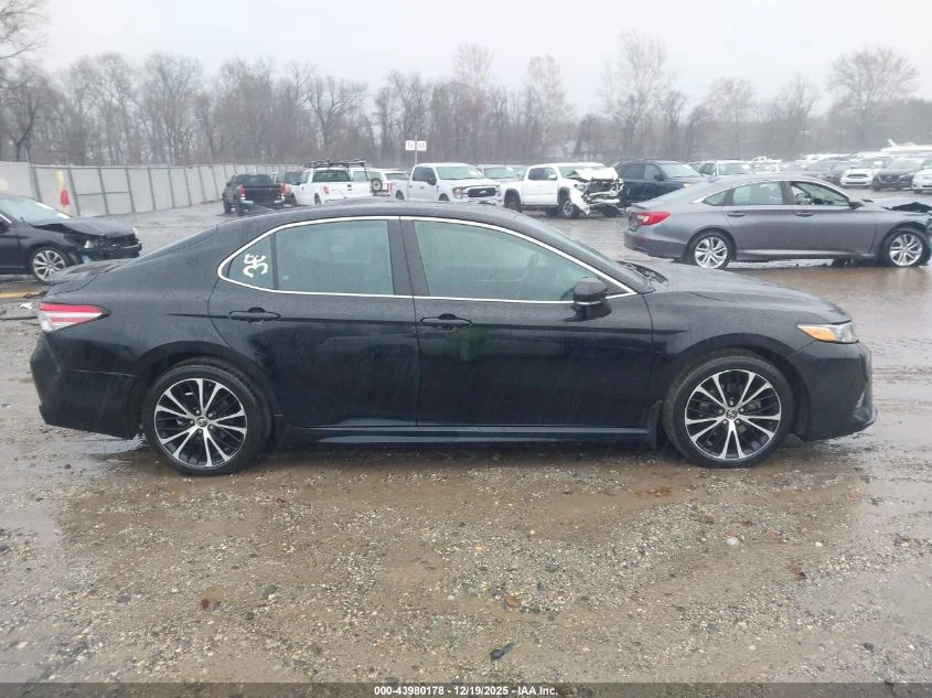 Toyota Camry SE - изображение 6