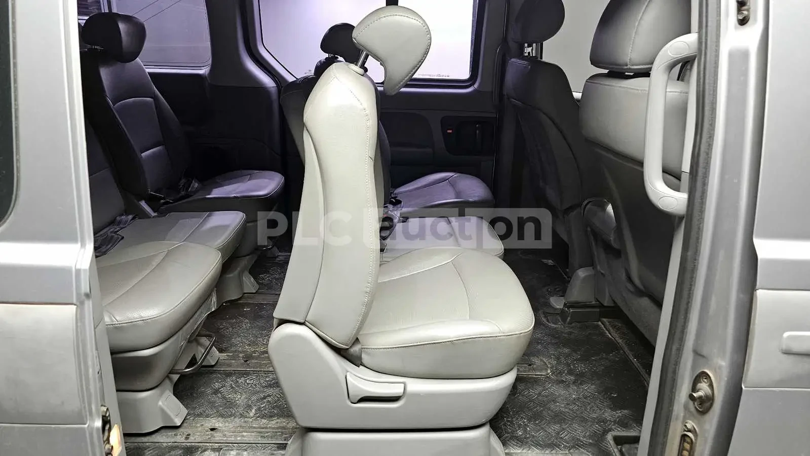 Hyundai Starex, снимка 9 - Автомобили и джипове - 54108472