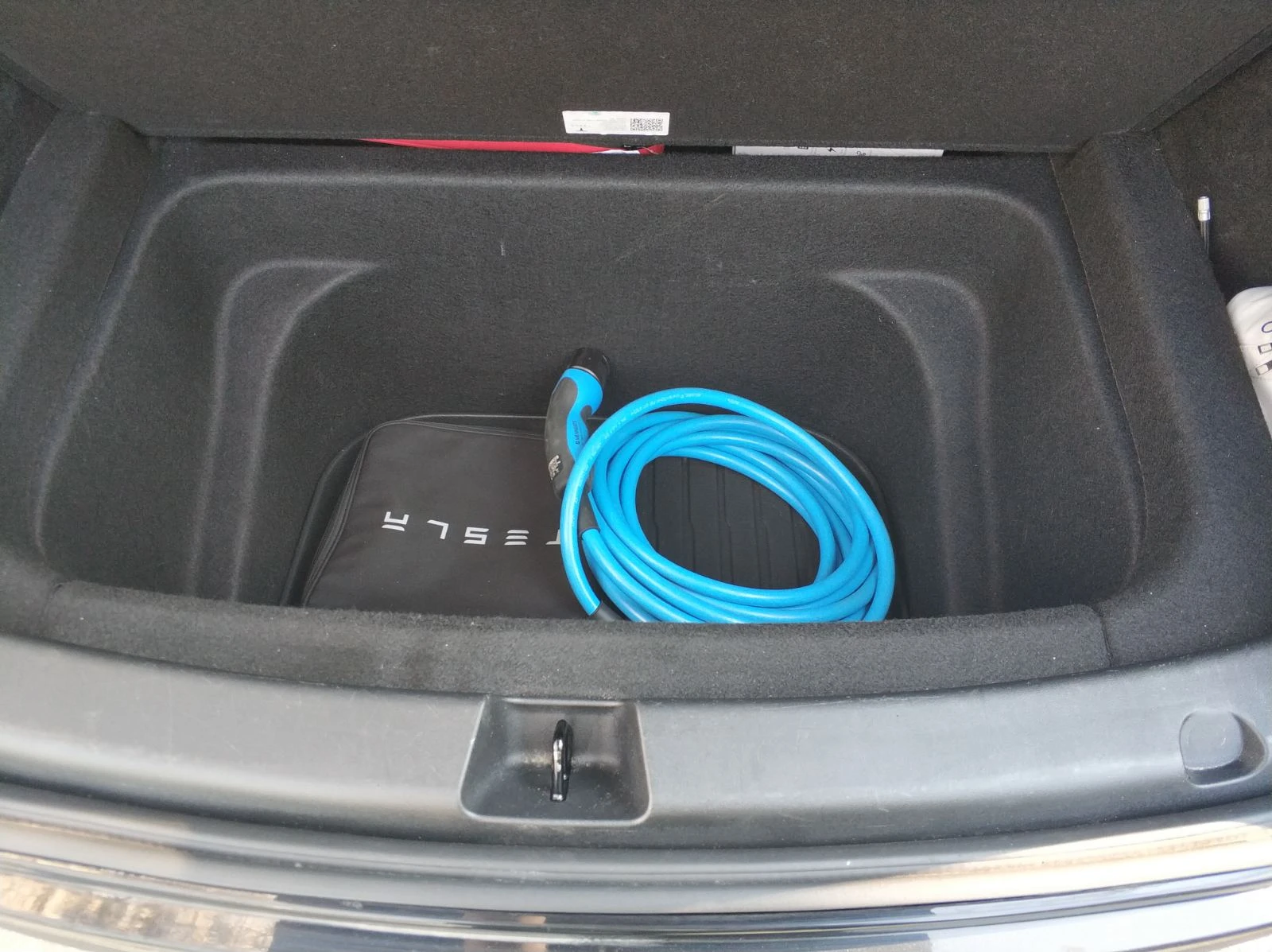 Tesla Model Y Dual Motor, снимка 9 - Автомобили и джипове - 54239364