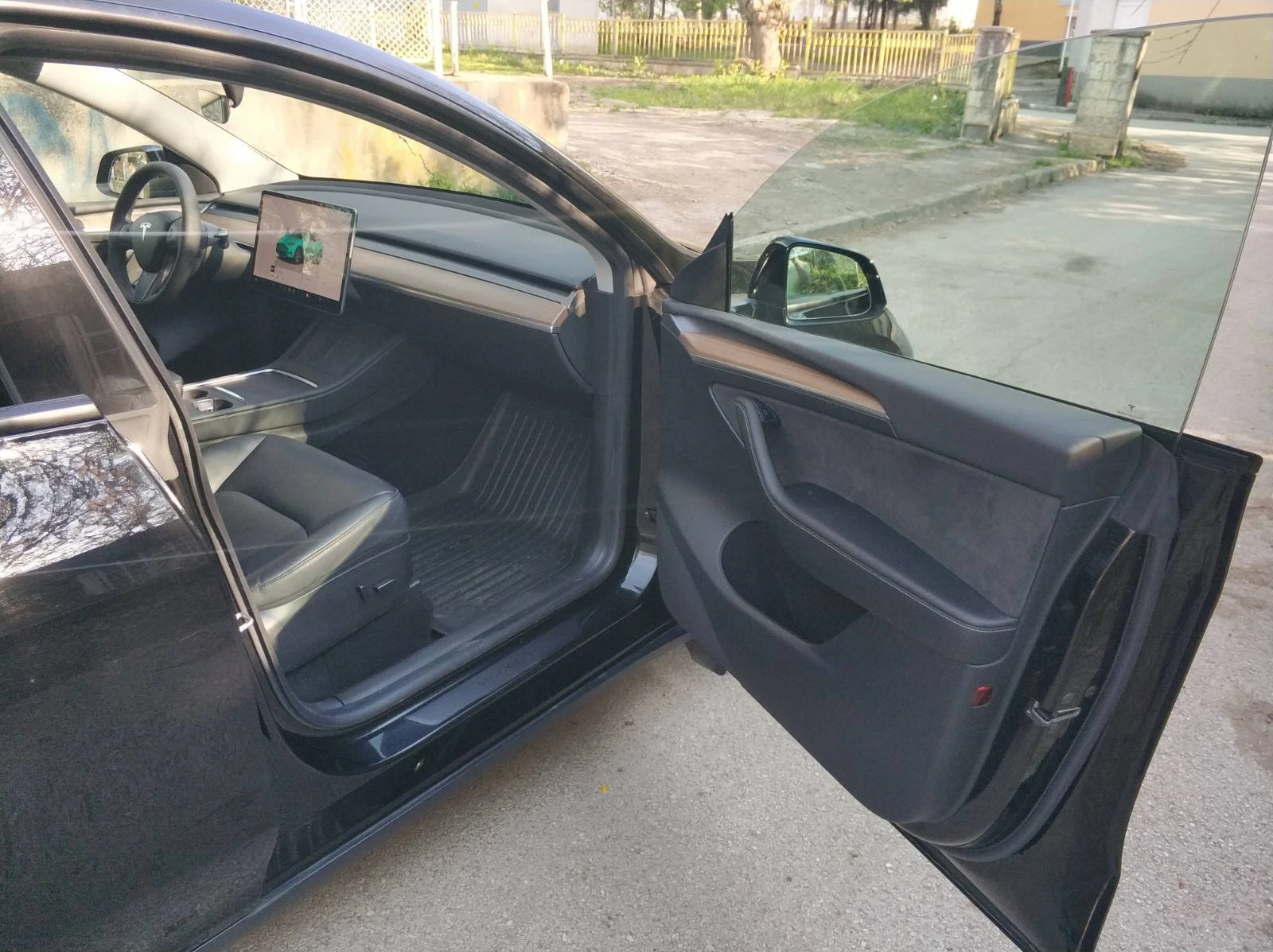 Tesla Model Y Dual Motor, снимка 5 - Автомобили и джипове - 54239364