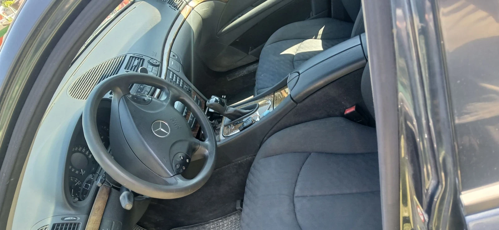 Mercedes-Benz E 220, снимка 6 - Автомобили и джипове - 54441483
