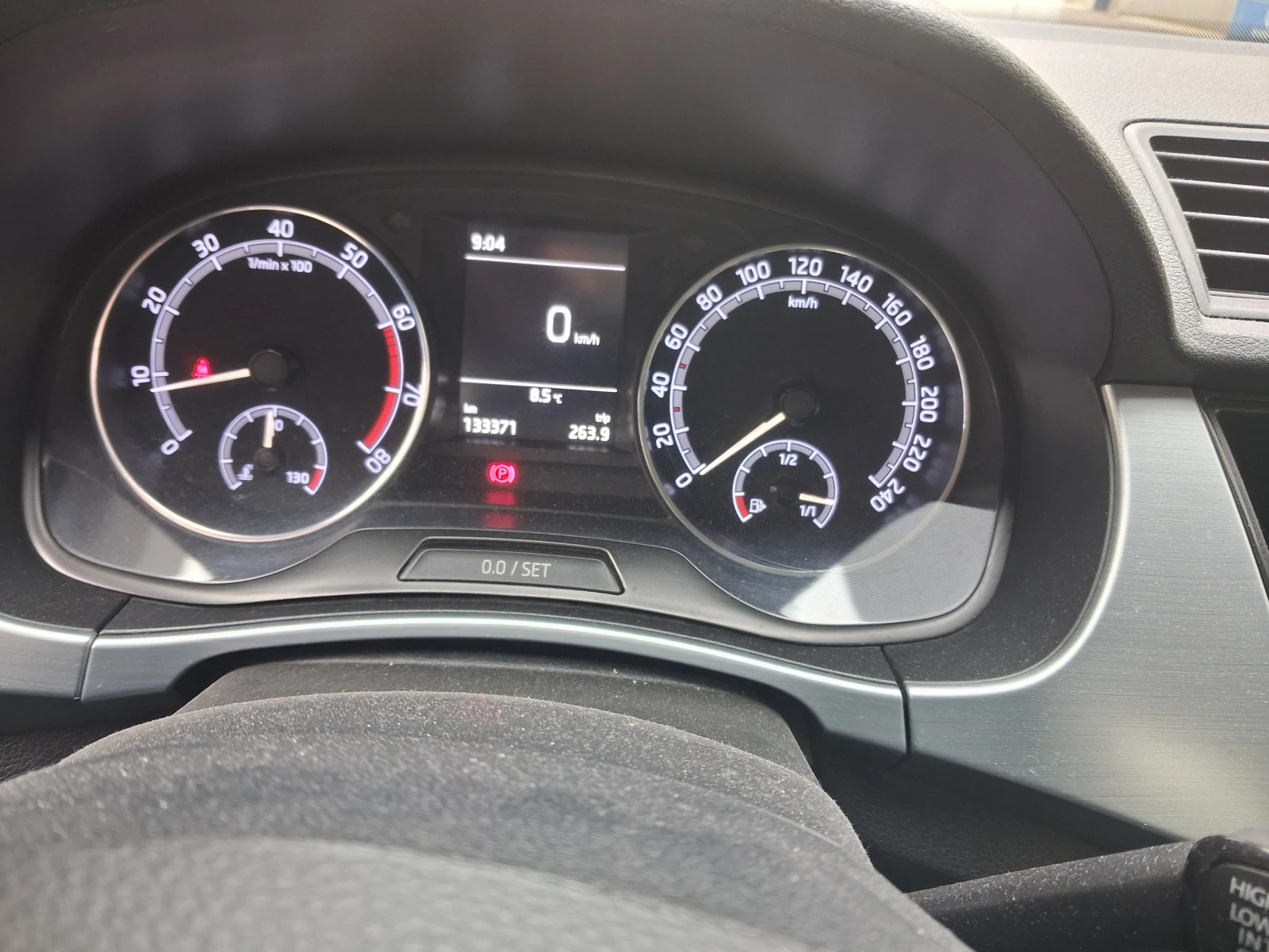 Skoda Fabia 1.0 MPI, снимка 9 - Автомобили и джипове - 54773716