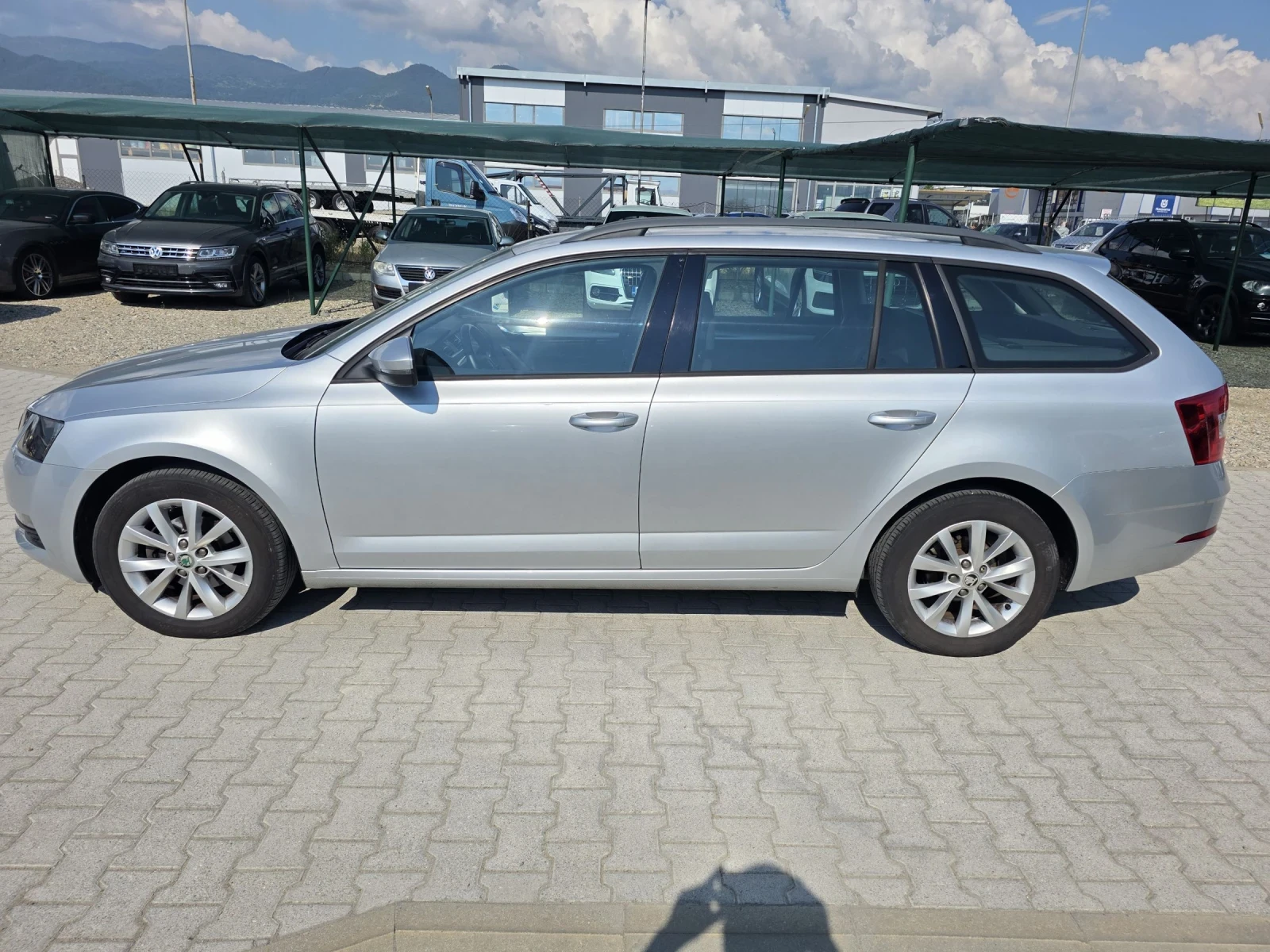 Skoda Octavia 1.6TDi Navi 116k Лизинг, снимка 4 - Автомобили и джипове - 55007511