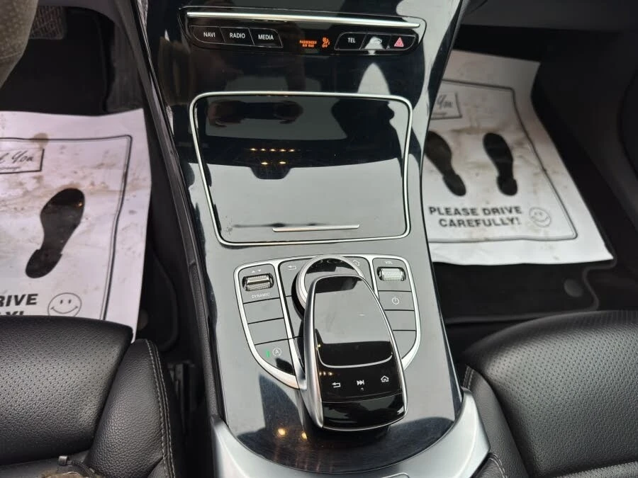 Mercedes-Benz C 300 * 4MATIC* ПАНО* KEYLESS* Camera* ПОДГРЕВ* , снимка 12 - Автомобили и джипове - 55586181