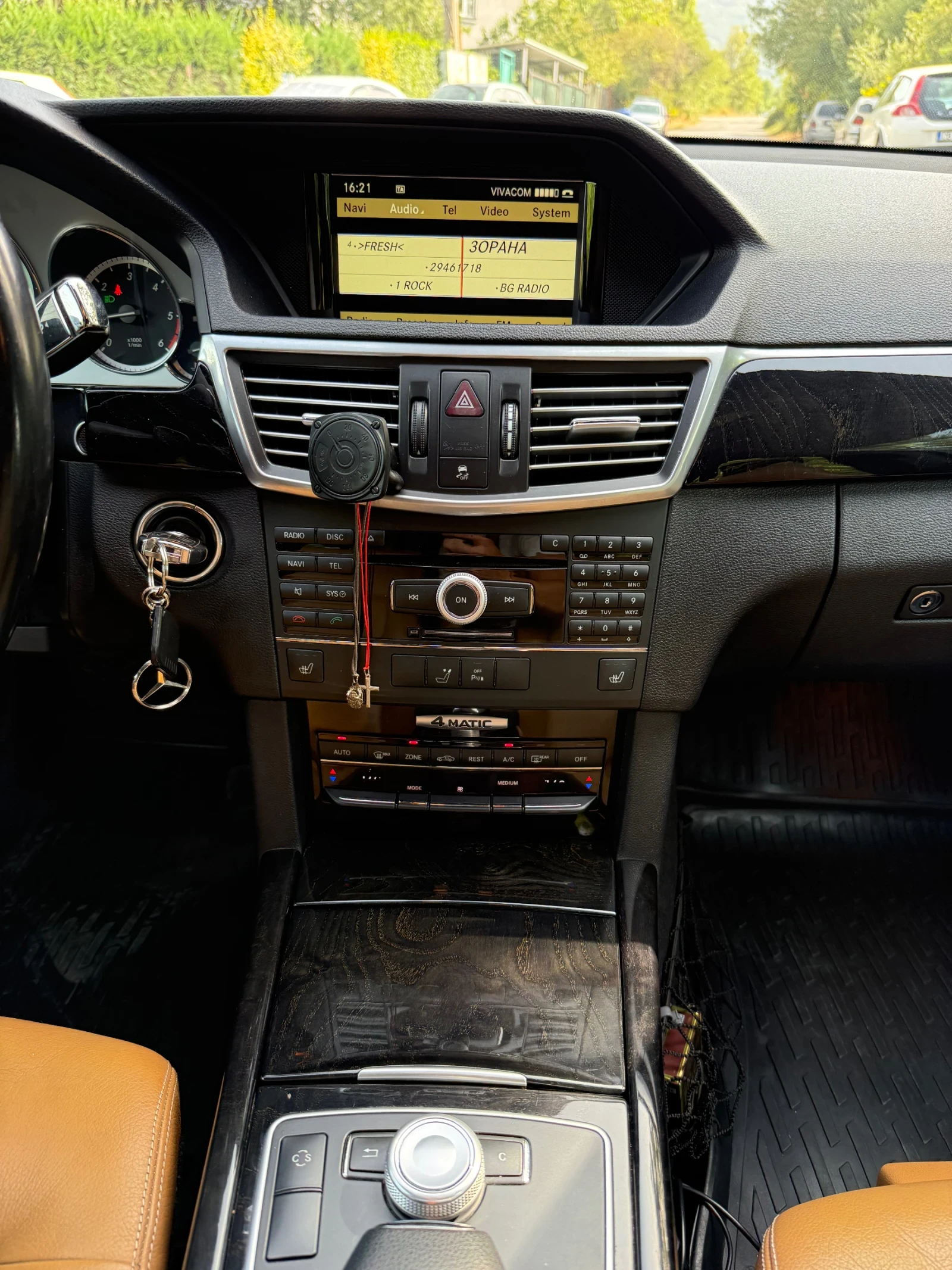 Mercedes-Benz E 350 Mercedes-Benz E 350 DISTRONIC CAMERA 4x4, снимка 13 - Автомобили и джипове - 55861523