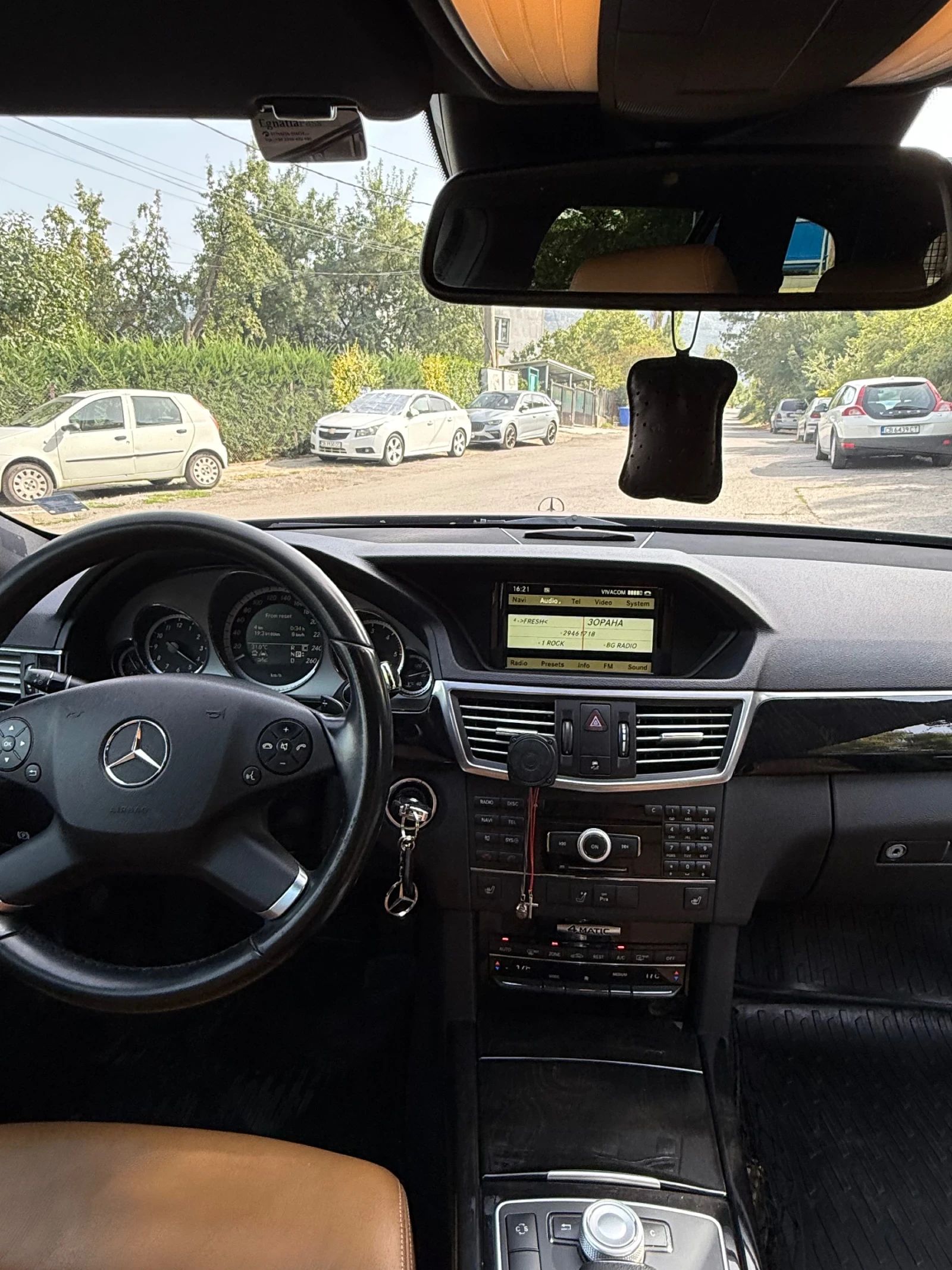 Mercedes-Benz E 350 Mercedes-Benz E 350 DISTRONIC CAMERA 4x4, снимка 10 - Автомобили и джипове - 55861523