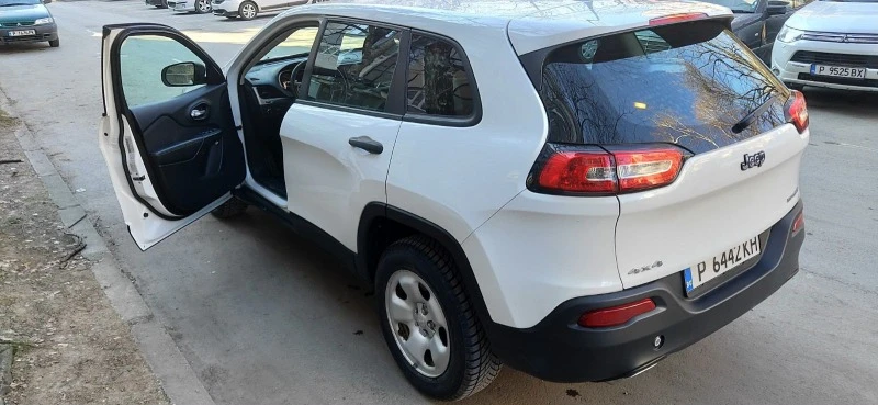 Jeep Cherokee 3.2 V6 Sport, снимка 2 - Автомобили и джипове - 47267010