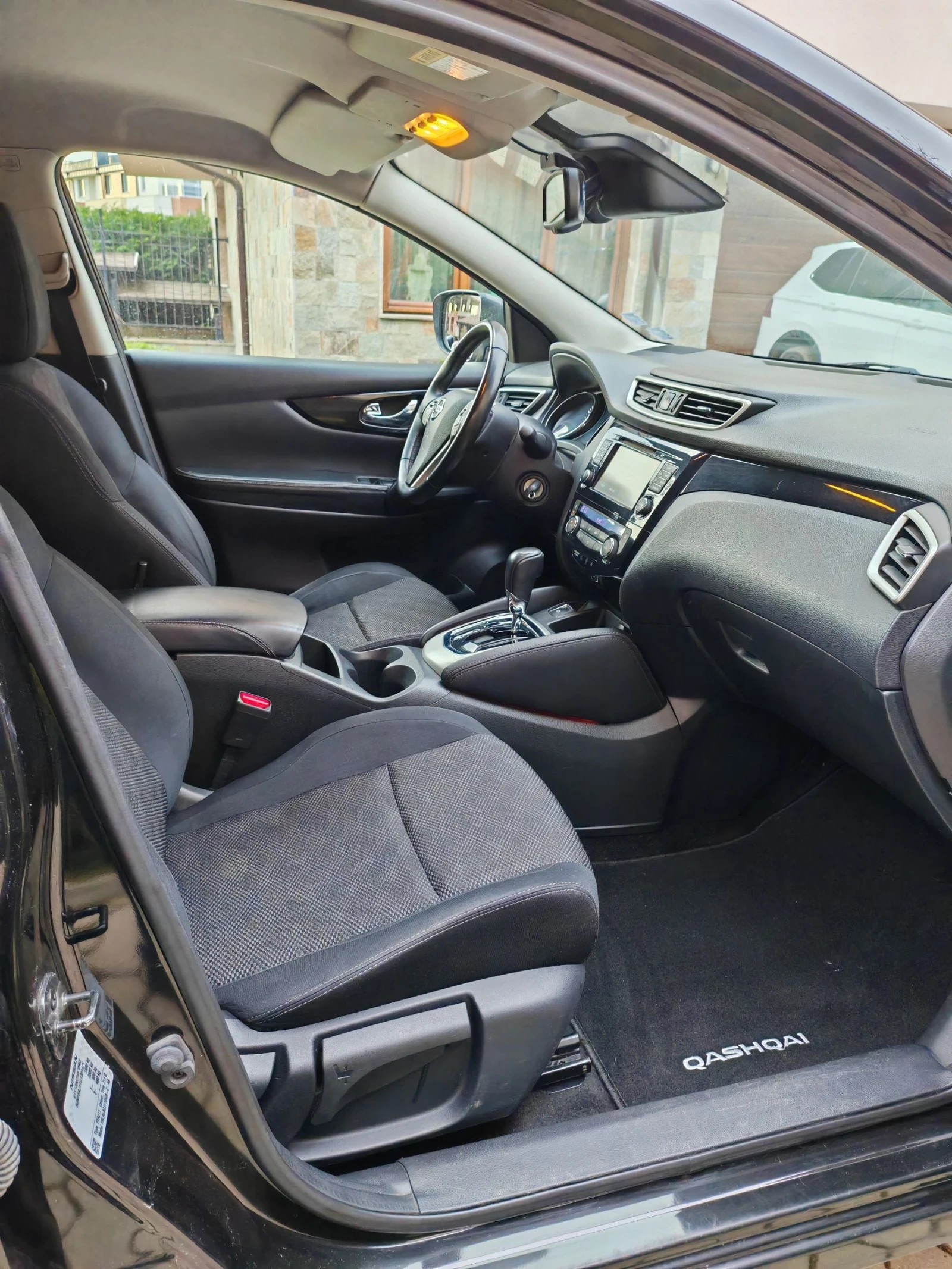 Nissan Qashqai АВТОМАТИК. ОТ НИСАН БГ. РЕАЛНИ 150К КМ. ОБСЛУЖЕН, снимка 9 - Автомобили и джипове - 54035554