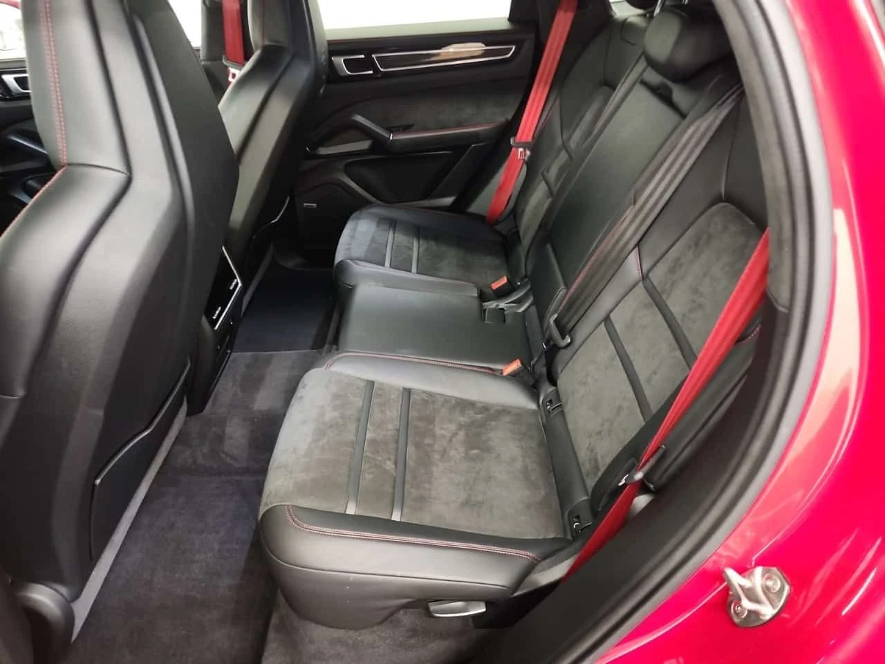 Porsche Cayenne * GTS * CARFAX * ЦЕНА ДО БГ, снимка 11 - Автомобили и джипове - 54043140