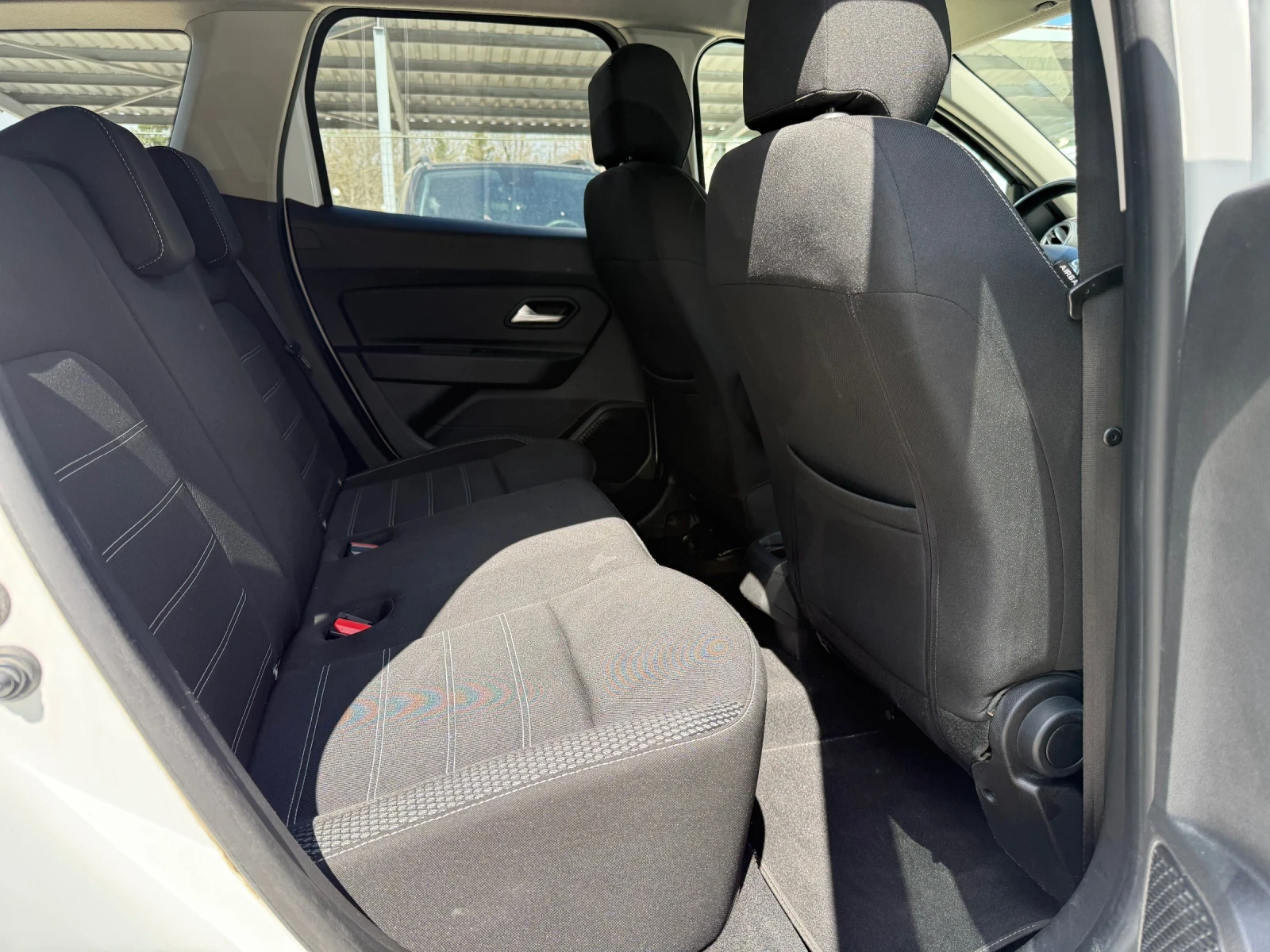 Dacia Duster 1.6i Фабрична Газ - 115к.с. - Топ състояние, снимка 14 - Автомобили и джипове - 54156571