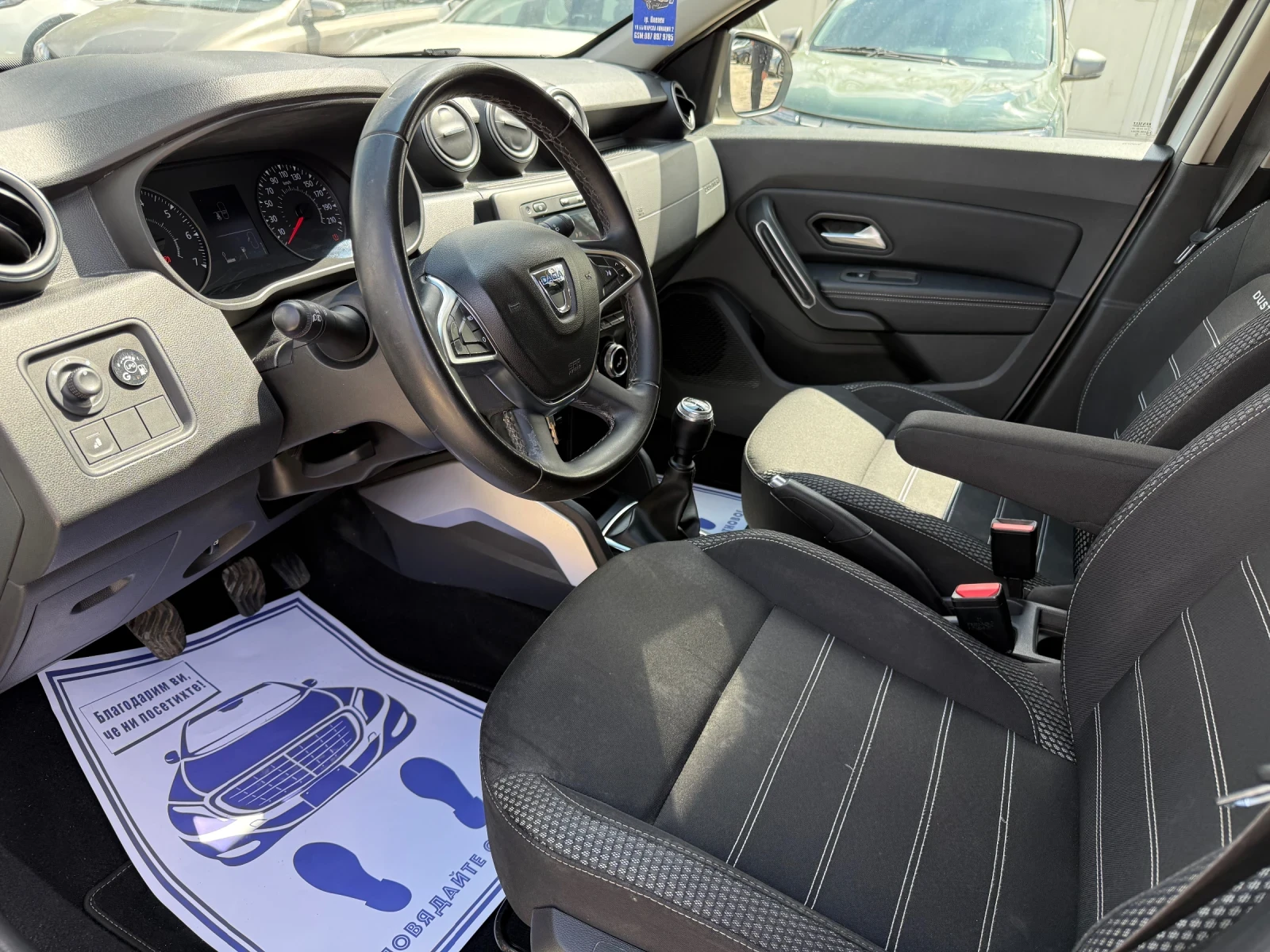 Dacia Duster 1.6i Фабрична Газ - 115к.с. - Топ състояние, снимка 9 - Автомобили и джипове - 54156571