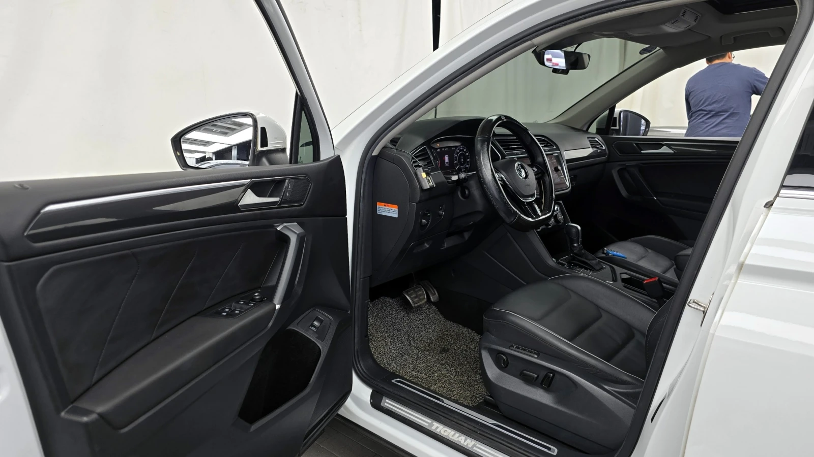 VW Tiguan 2.0 TDI Prestige, снимка 9 - Автомобили и джипове - 55280653