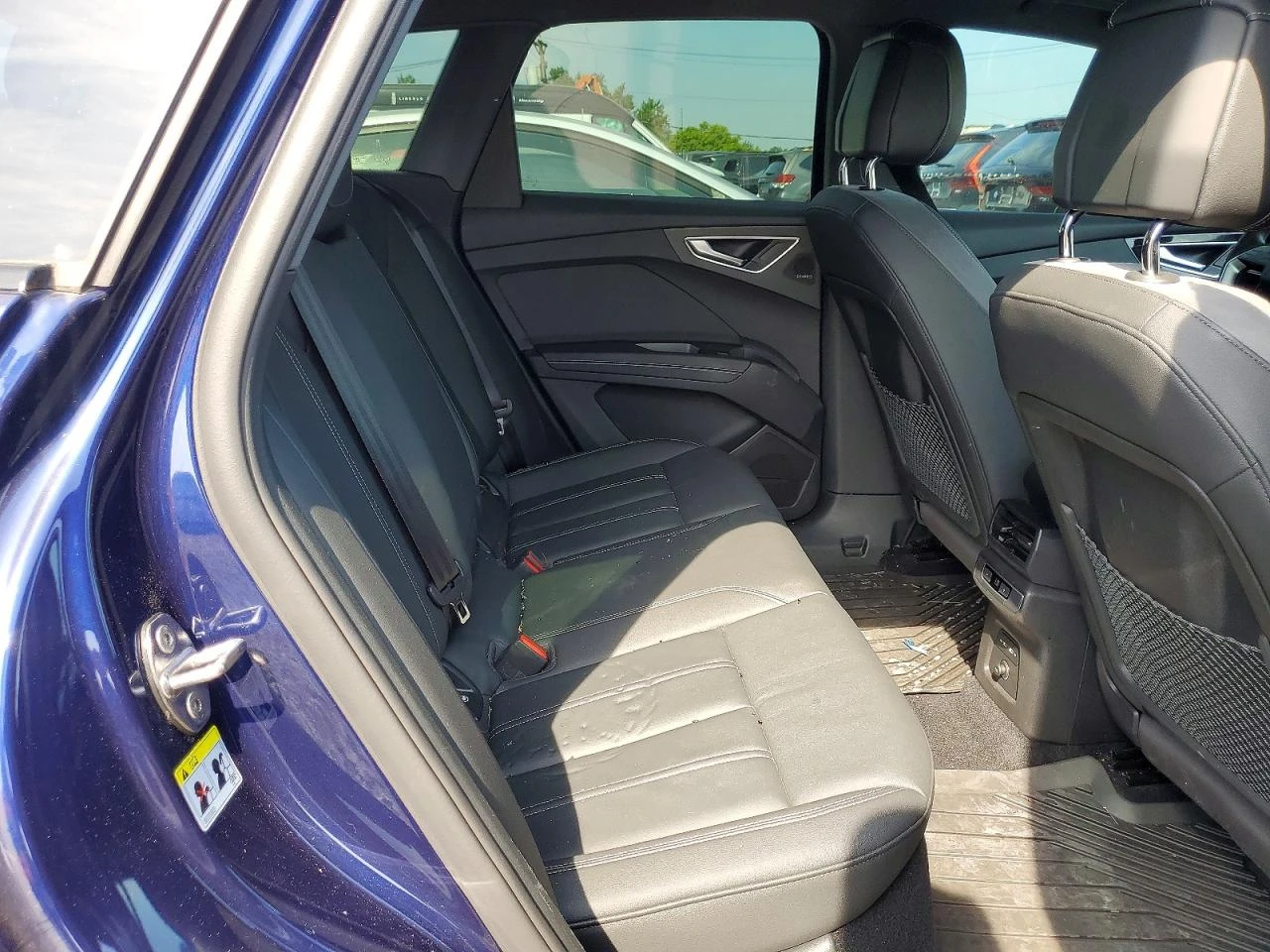 Audi Q4 E-tron* PRESTIGE* AWD* ПОДГРЕВ* 360* КАМЕРА* , снимка 9 - Автомобили и джипове - 55486808