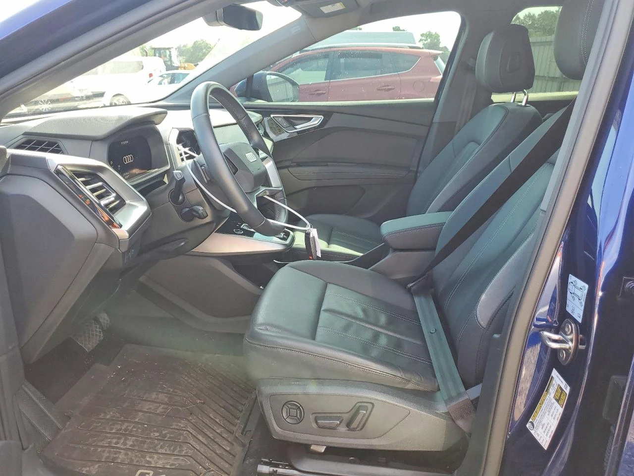 Audi Q4 E-tron* PRESTIGE* AWD* ПОДГРЕВ* 360* КАМЕРА* , снимка 8 - Автомобили и джипове - 55486808