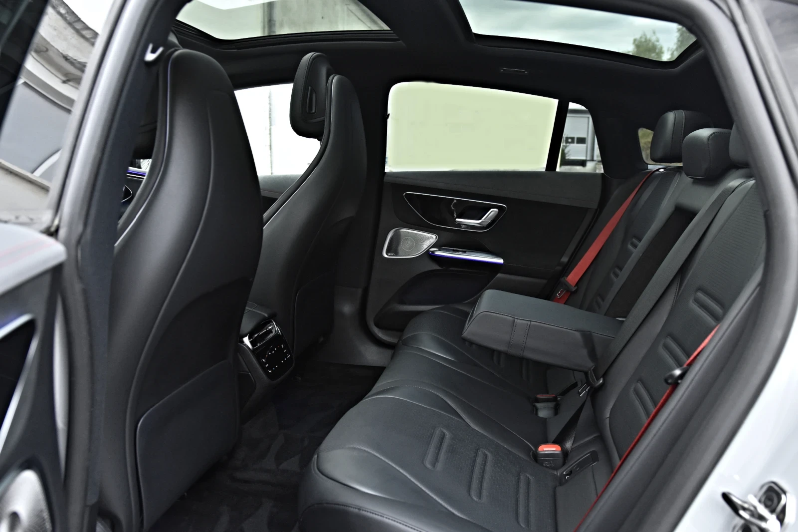 Mercedes-Benz EQE 43 AMG-OPTIC * 4M* HYPER SCREEN * BURMESTER* HUD | Mobile.bg � ����������� 16
