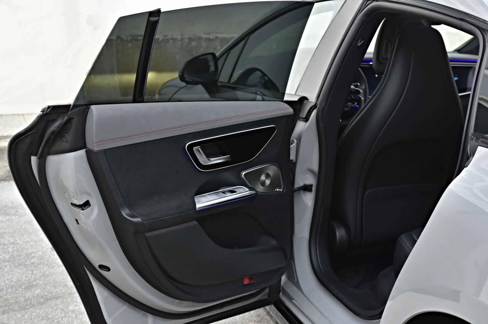 Mercedes-Benz EQE 43 AMG-OPTIC * 4M* HYPER SCREEN * BURMESTER* HUD | Mobile.bg � ����������� 17