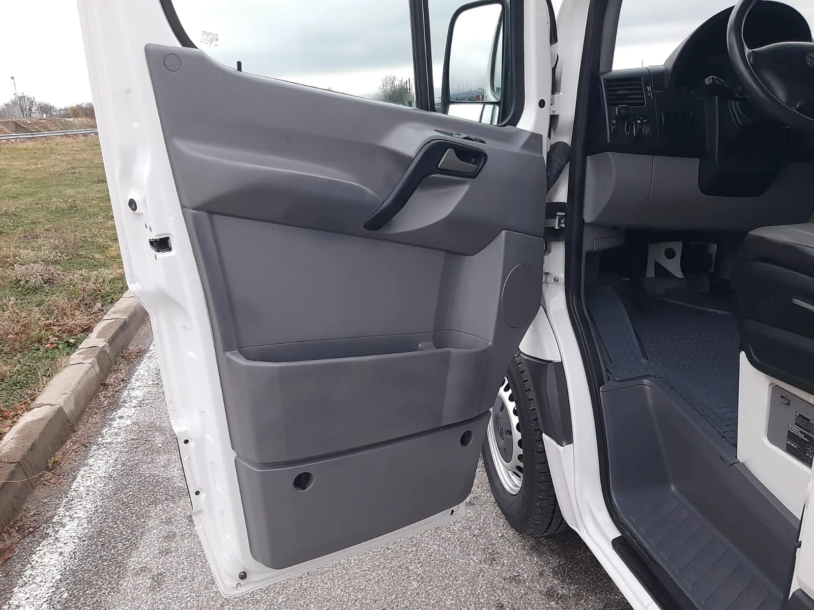 VW Crafter 2.0 климатроник парктроник 5б - изображение 9