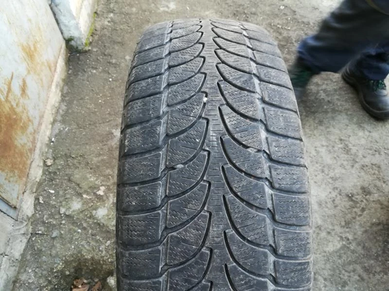 Гуми Зимни 245/70R16, снимка 1 - Гуми и джанти - 20333333